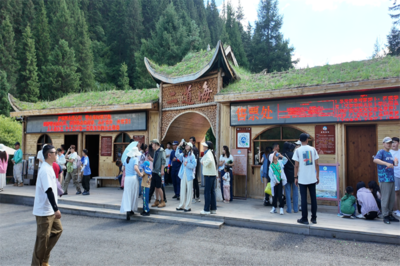 暑期黃龍景區牟尼溝二道海迎旅游高峰，精細化管理與服務保障游客體驗